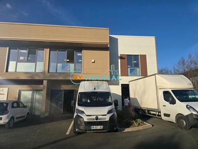 Local d'activités - 221 m²