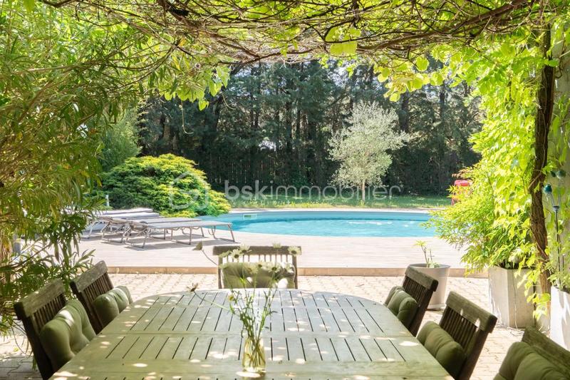 Demeure - 240 m² - 9 pièces