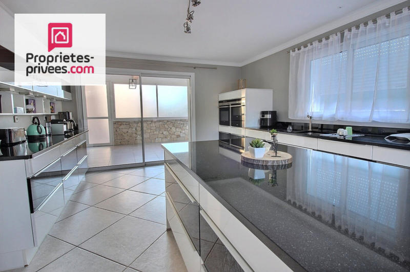 Villa - 640 m² - 13 pièces