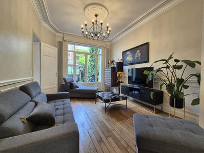 Maison - 244 m² - 9 pièces