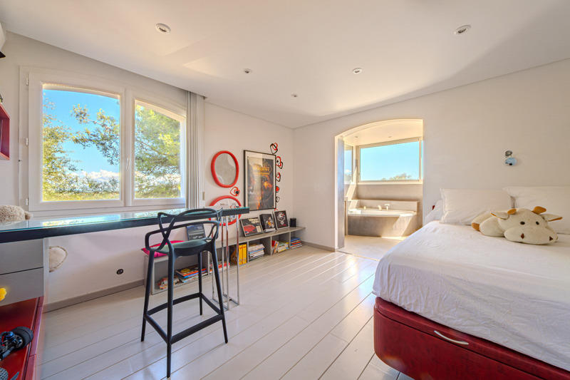 Maison - 335 m² - 8 pièces