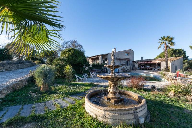 Demeure - 292 m² - 5 pièces