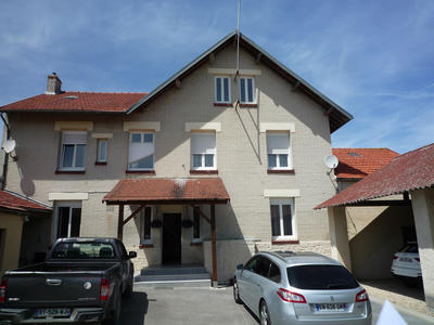 Propriété - 360 m² - 14 pièces