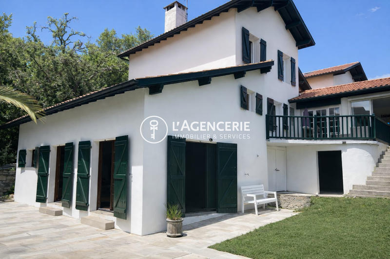 Maison - 255 m² - 7 pièces