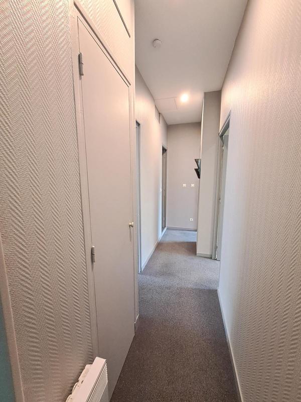 Bureau - 64 m² - 5 pièces