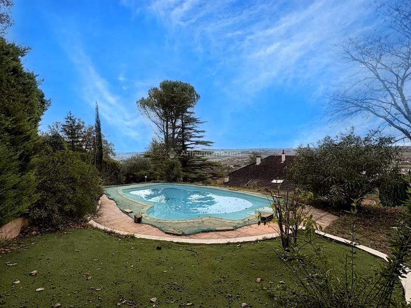 Maison - 143 m² - 5 pièces