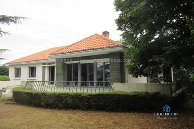 Propriété - 276 m² - 6 pièces