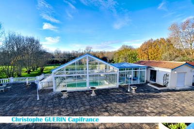 Maison - 250 m² - 8 pièces