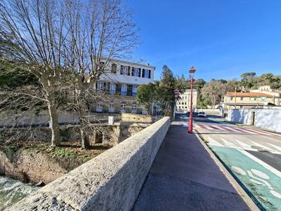 Appartement - 270 m² - 6 pièces