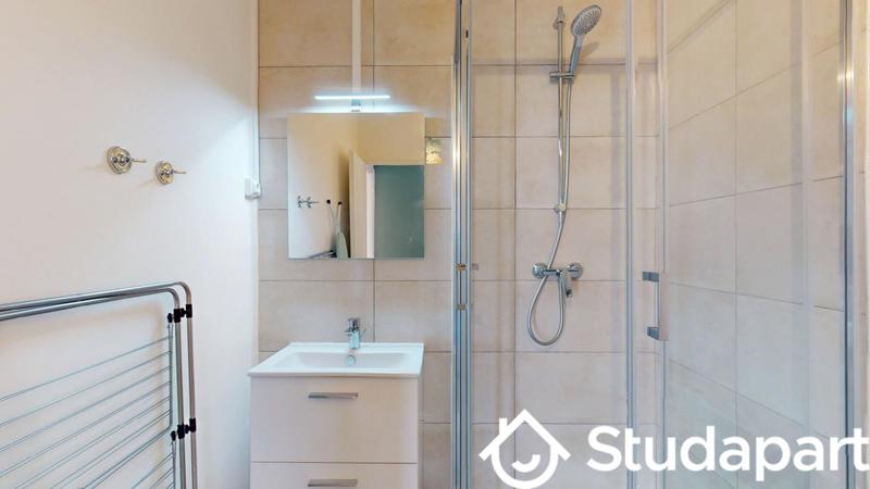 Chambre - 9 m² - 1 pièce