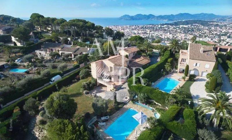 Villa - 400 m² - 10 pièces