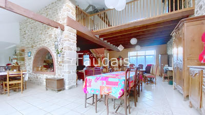 Propriété - 329 m² - 10 pièces