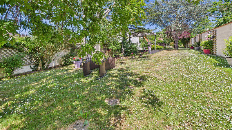 Maison - 228 m² - 7 pièces