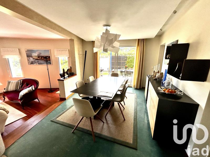 Maison - 250 m² - 10 pièces