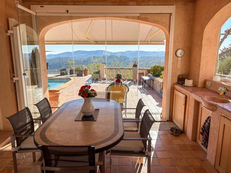 Villa - 205 m² - 8 pièces