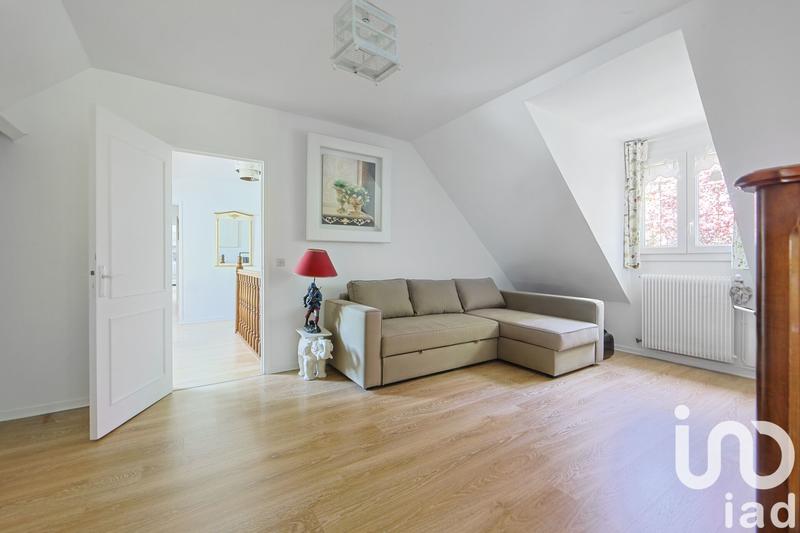 Maison - 203 m² - 9 pièces