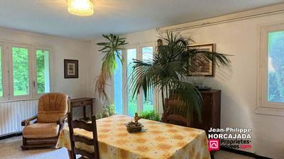 Maison - 307 m² - 8 pièces