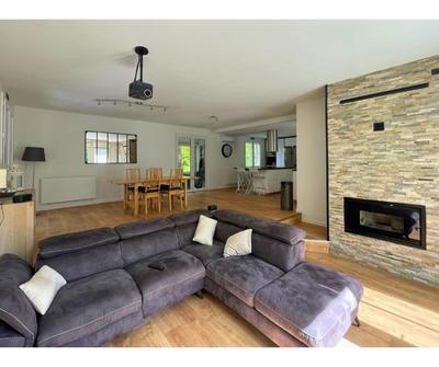 Maison - 182 m² - 10 pièces