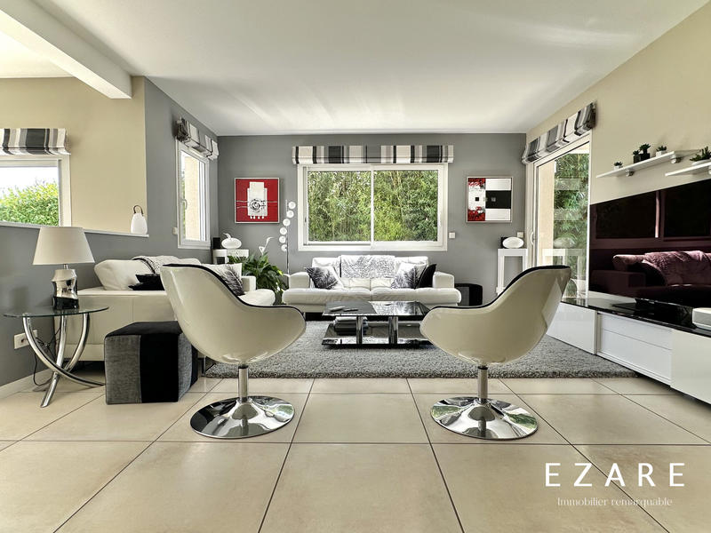 Maison - 180 m² - 8 pièces