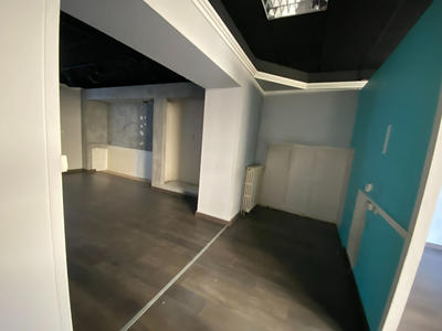 Local commercial - 110 m² - 4 pièces