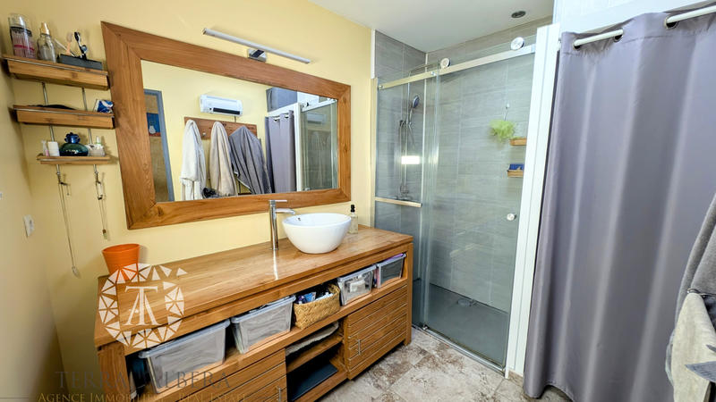 Villa - 100 m² - 5 pièces