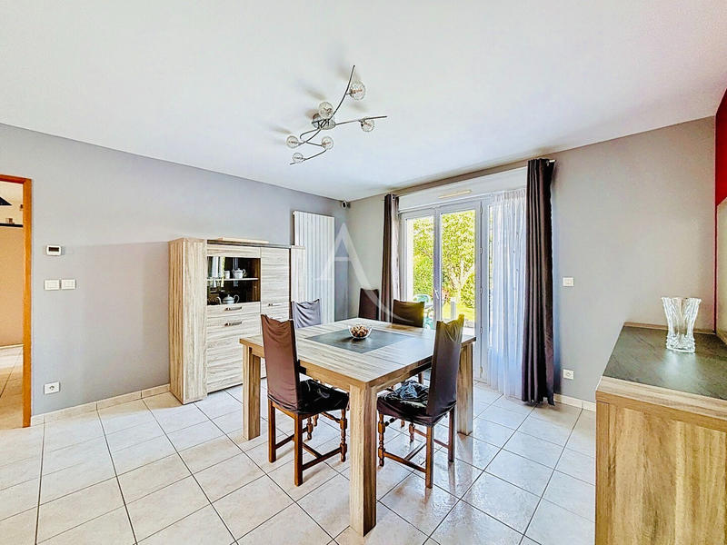 Maison - 93 m² - 5 pièces