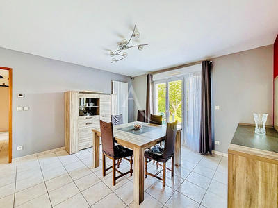 Maison - 93 m² - 5 pièces