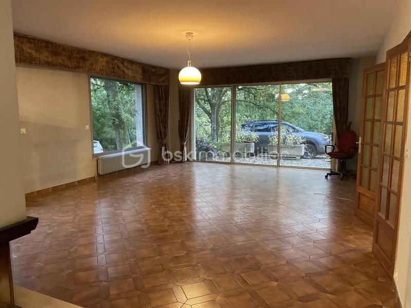 Demeure - 375 m² - 9 pièces