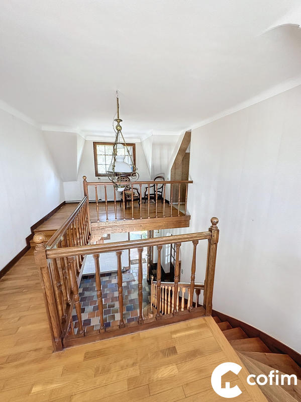 Maison - 260 m² - 7 pièces