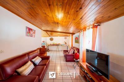 Maison - 210 m² - 8 pièces