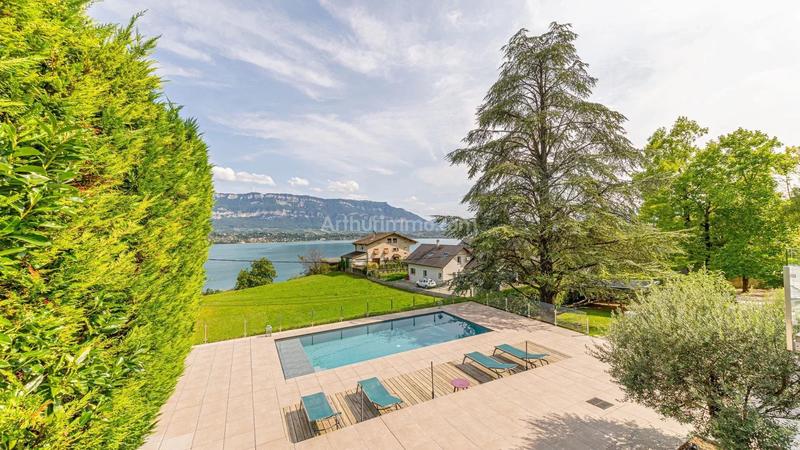 Maison - 207 m² - 10 pièces