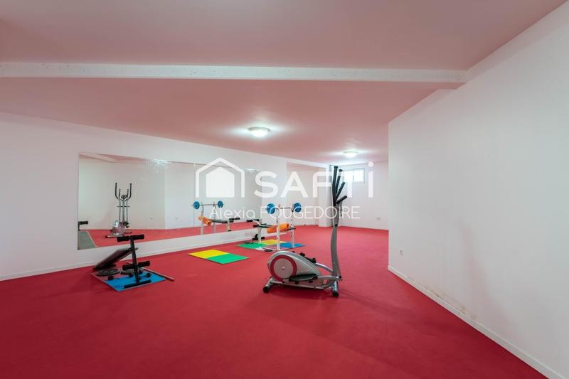 Maison - 298 m² - 9 pièces