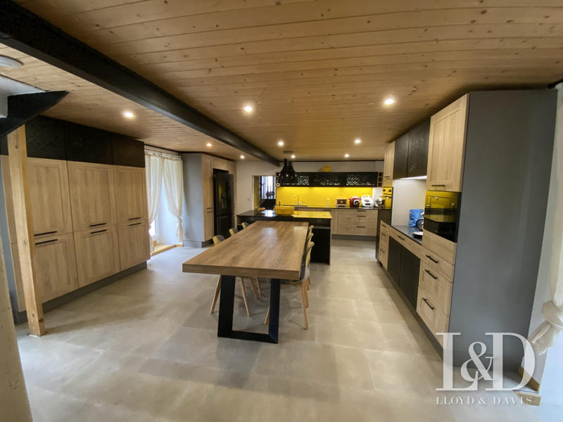 Maison - 295 m² - 10 pièces