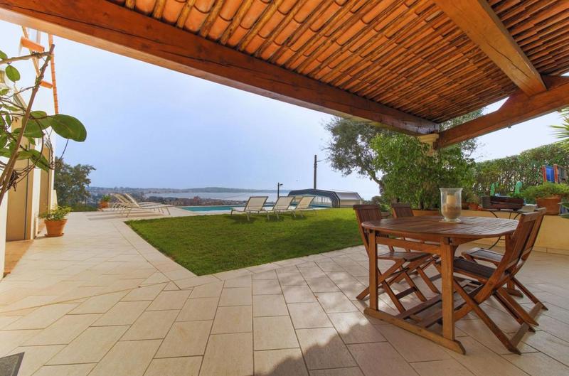 Propriété - 317 m² - 9 pièces