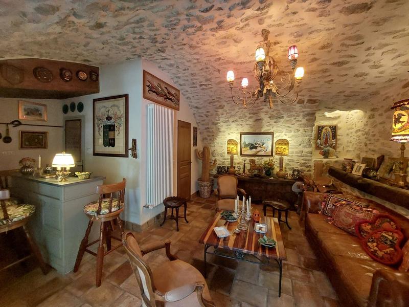 Maison traditionnelle - 268 m² - 10 pièces