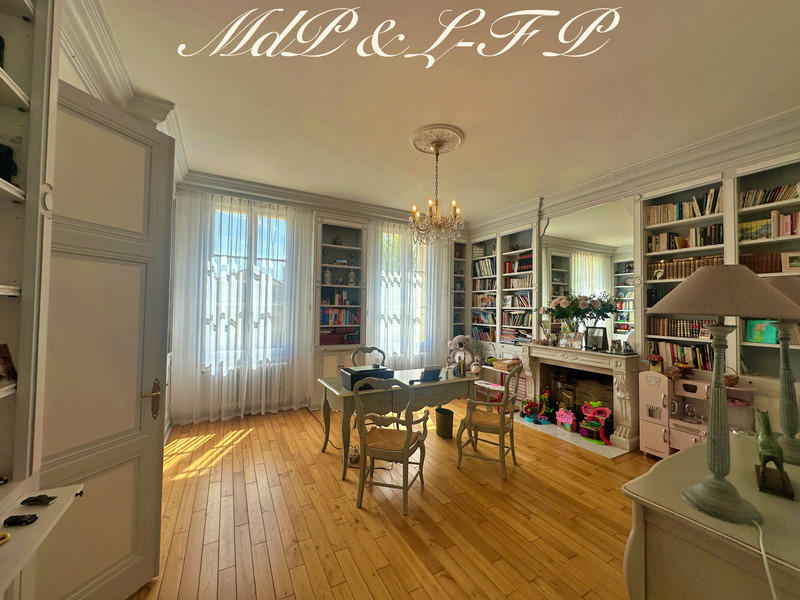 Maison de maîtres - 485 m² - 10 pièces