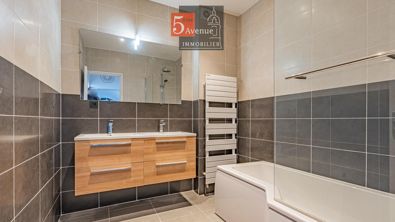 Maison - 198 m² - 7 pièces