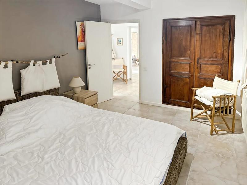 Maison - 230 m² - 11 pièces