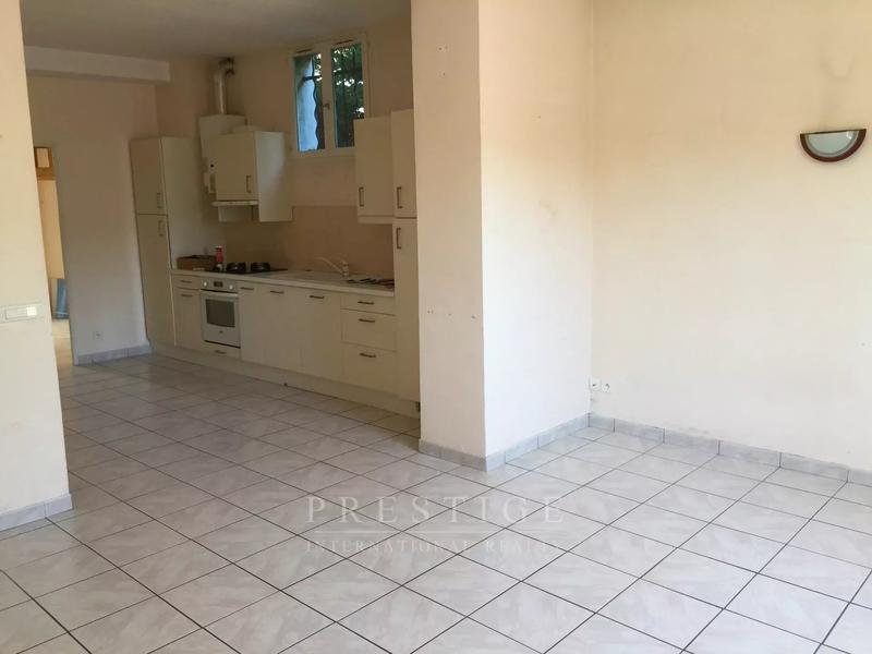 Maison - 215 m² - 9 pièces