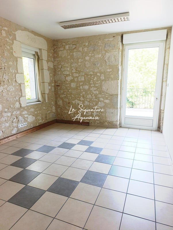 Propriété - 953 m² - 40 pièces