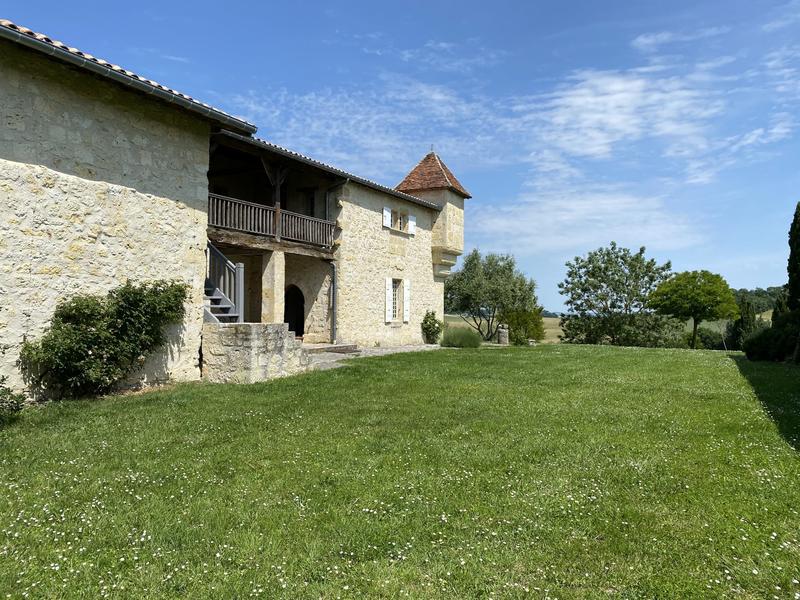 Maison - 365 m² - 8 pièces