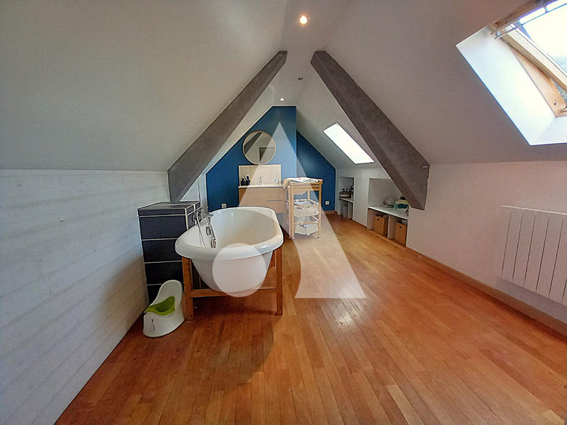 Maison - 163 m² - 8 pièces