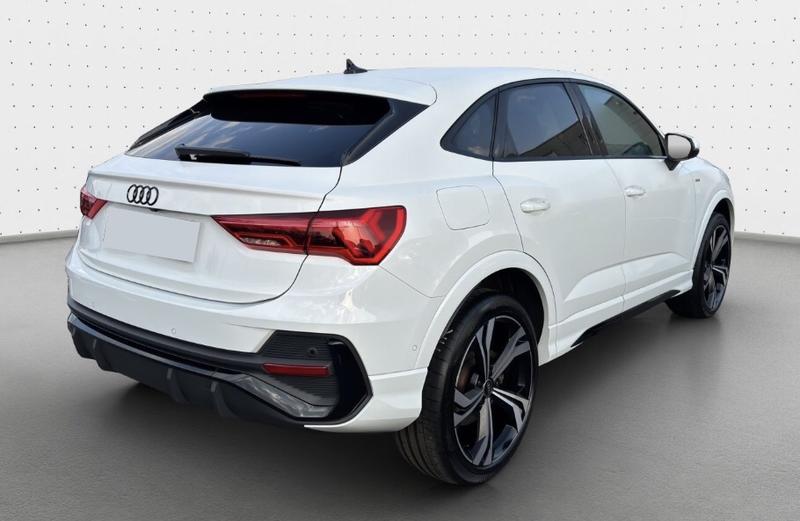 Audi Q3 Sportback 45 TFSIe 245 s-Line Hybride Rechargeable / Matrix Led Regulateur de Distance Sieges et Coffre Elec Apple Carplay Android Auto