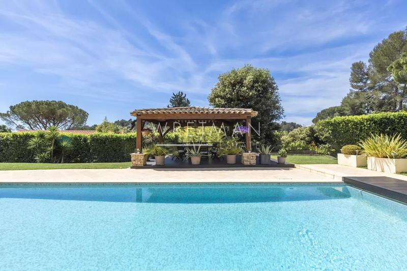 Maison - 185 m² - 7 pièces