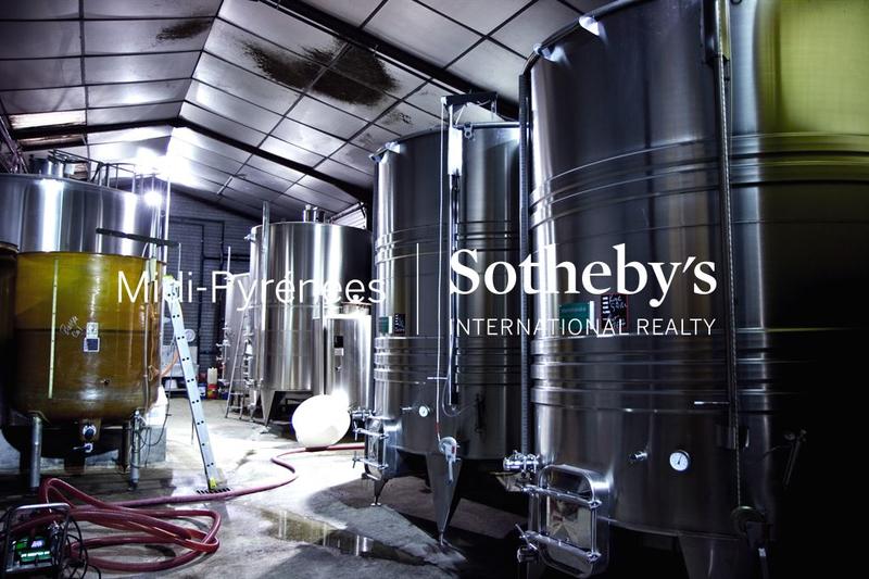 Maison - 427 m² - 15 pièces