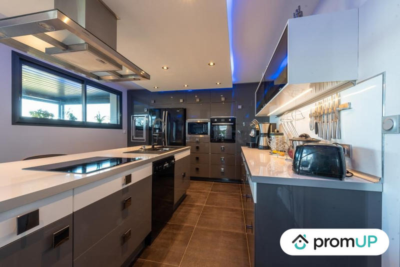 Maison - 260 m² - 7 pièces