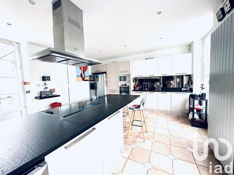 Maison - 220 m² - 10 pièces