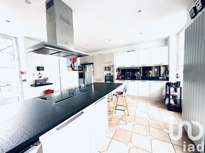 Maison - 220 m² - 10 pièces