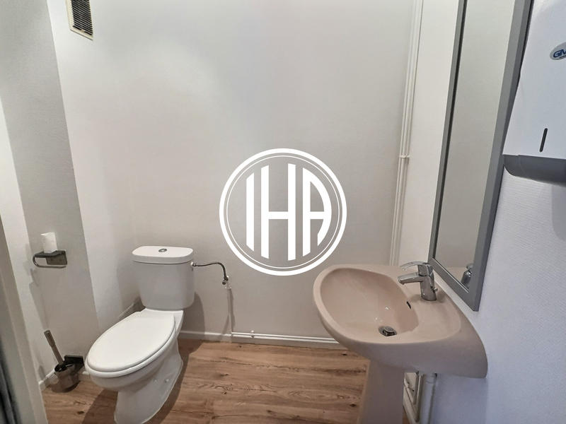 Local d'activités - 61 m²