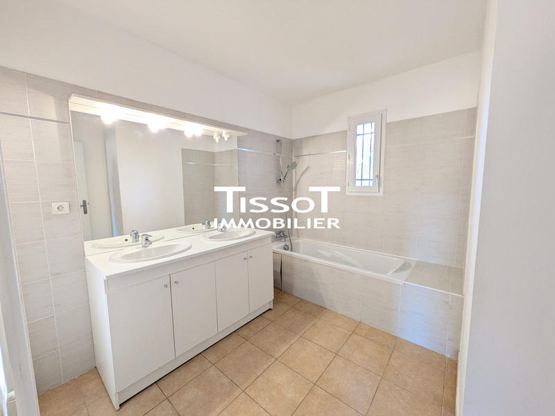 Villa - 137 m² - 5 pièces